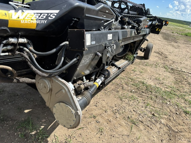 2014 MacDon FD75-40 Header Combine