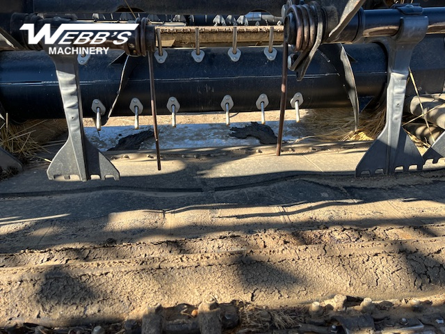 2014 MacDon FD75-40 Header Combine