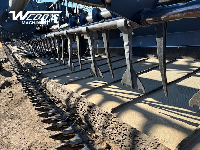 2014 MacDon FD75-40 Header Combine