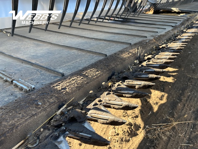 2025 MacDon FD250 Header Combine