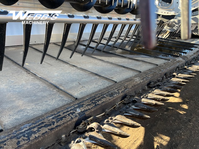 2025 MacDon FD250 Header Combine