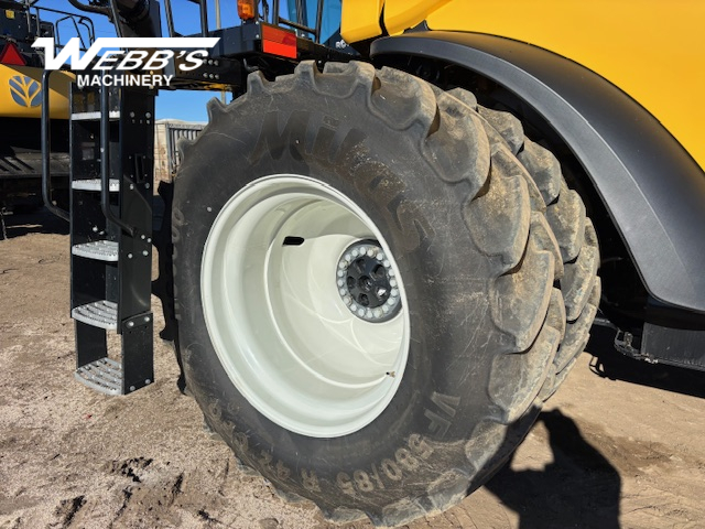 2025 New Holland CR9.90Z Combine