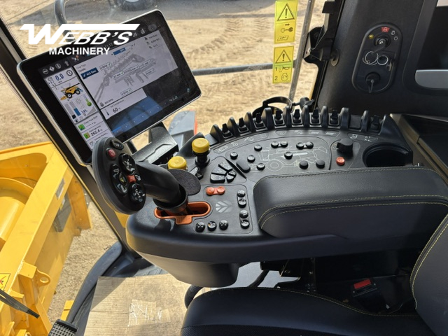 2025 New Holland CR9.90Z Combine