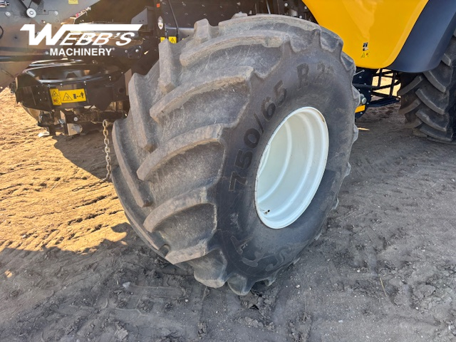 2025 New Holland CR9.90Z Combine