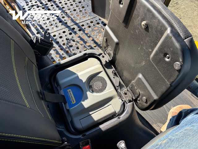 2025 New Holland CR9.90Z Combine