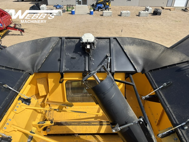 2025 New Holland CR9.90Z Combine