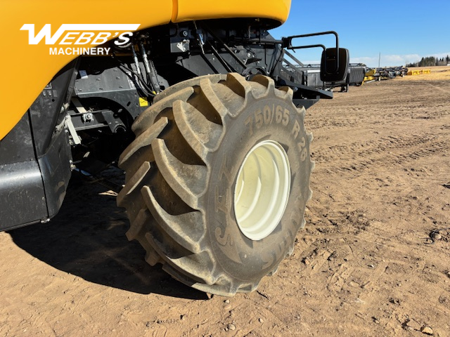 2025 New Holland CR9.90Z Combine