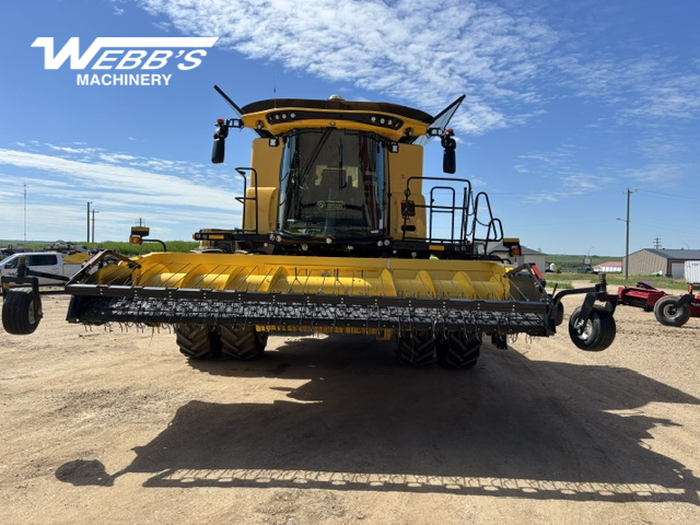 2025 New Holland CR9.90Z Combine