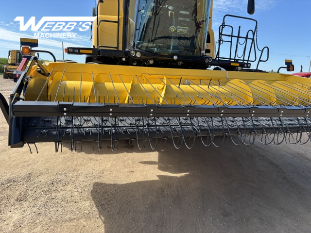 2025 New Holland CR9.90Z Combine