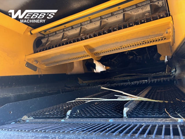 2025 New Holland CR9.90Z Combine