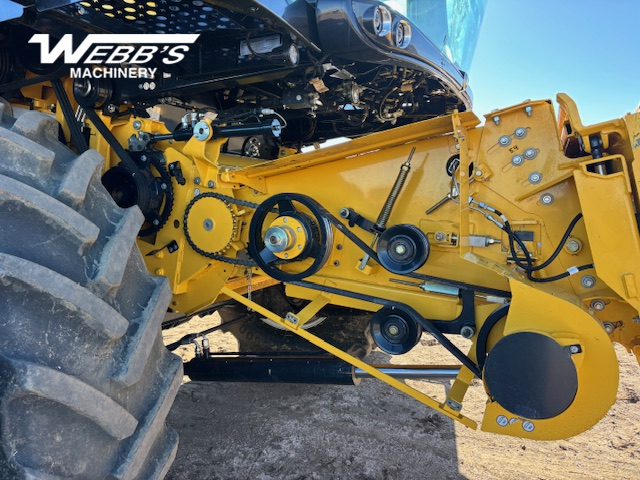 2025 New Holland CR9.90Z Combine