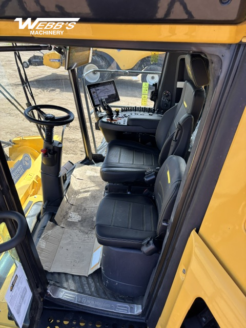 2025 New Holland CR9.90Z Combine