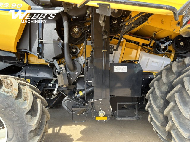 2025 New Holland CR9.90Z Combine