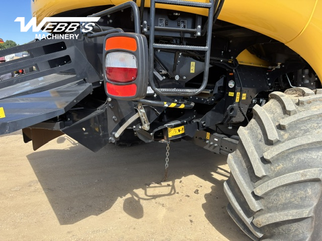 2025 New Holland CR9.90Z Combine