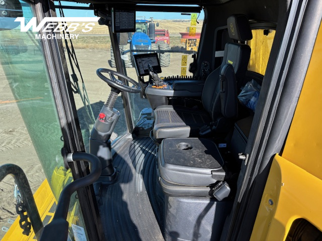 2025 New Holland CR9.90Z Combine