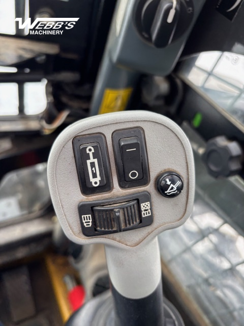 2014 New Holland L220-T4B Skid Steer Loader