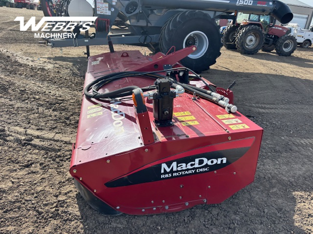 2017 MacDon R85-16 Mower Conditioner/Disc