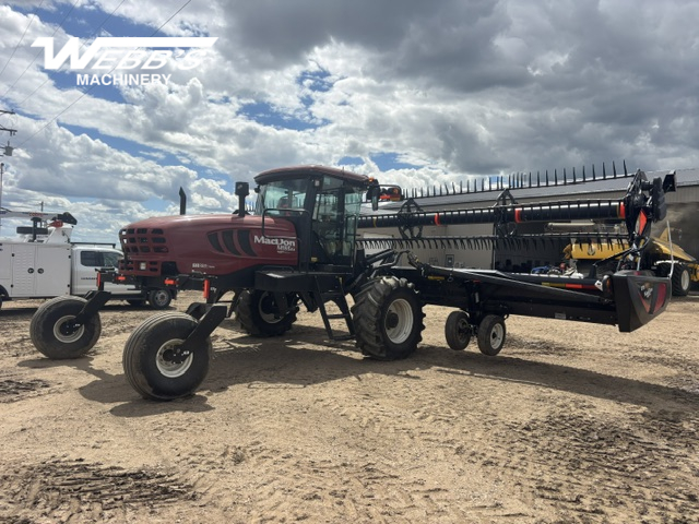 2022 MacDon M155E4 Windrower