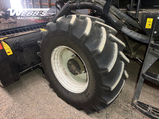 2022 MacDon M155E4 Windrower