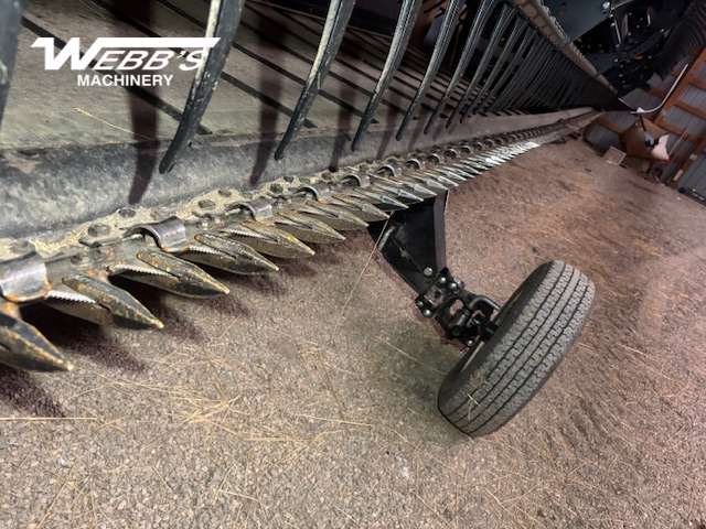 2022 MacDon M155E4 Windrower