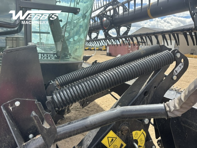 2022 MacDon M155E4 Windrower