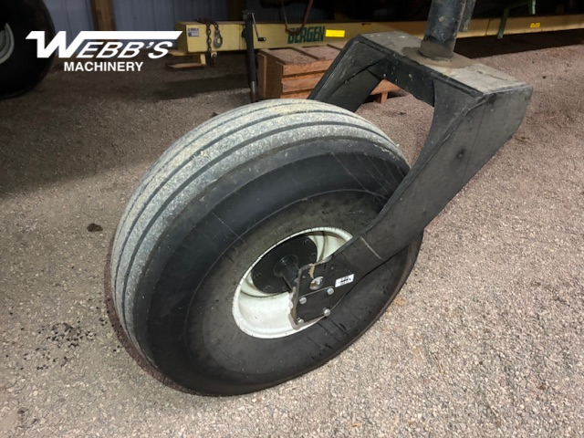 2022 MacDon M155E4 Windrower