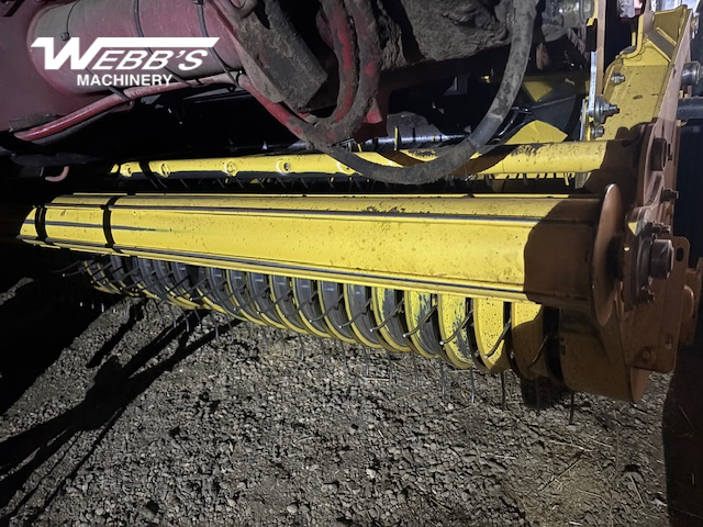 2014 New Holland Rollbelt 560 Baler/Round