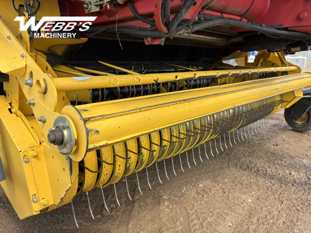 2014 New Holland Rollbelt 560 Baler/Round