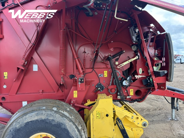 2014 New Holland Rollbelt 560 Baler/Round