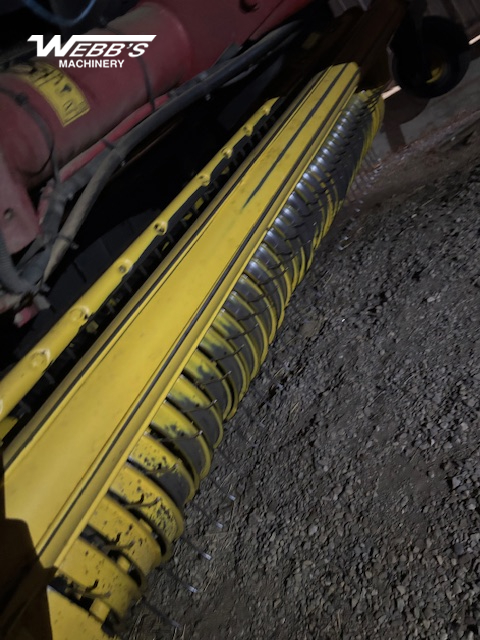 2014 New Holland Rollbelt 560 Baler/Round