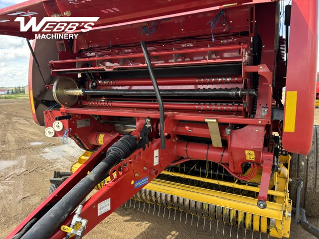 2014 New Holland Rollbelt 560 Baler/Round