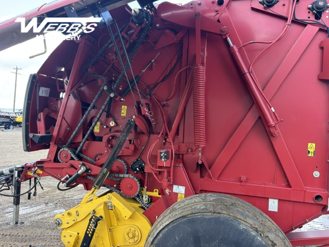2014 New Holland Rollbelt 560 Baler/Round