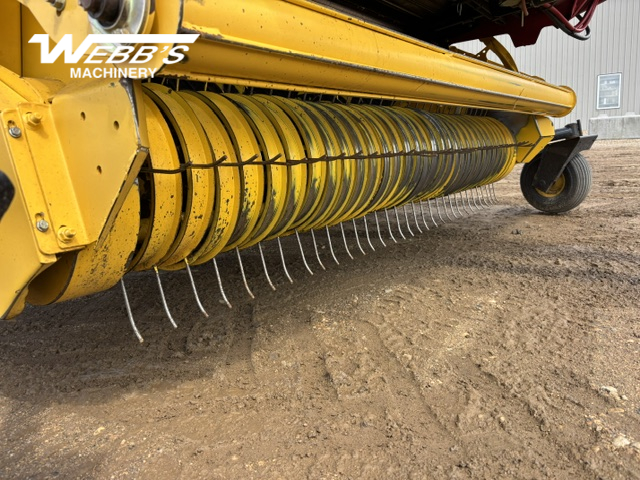 2014 New Holland Rollbelt 560 Baler/Round