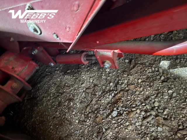 2014 New Holland Rollbelt 560 Baler/Round