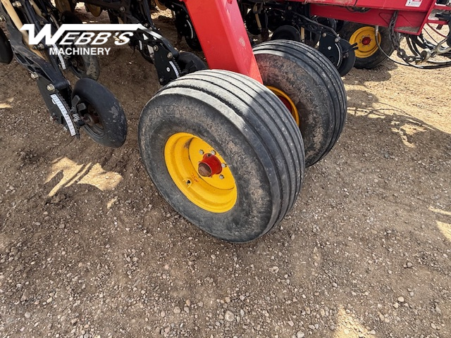 2014 Bourgault 3320,76HF/7700 Drill