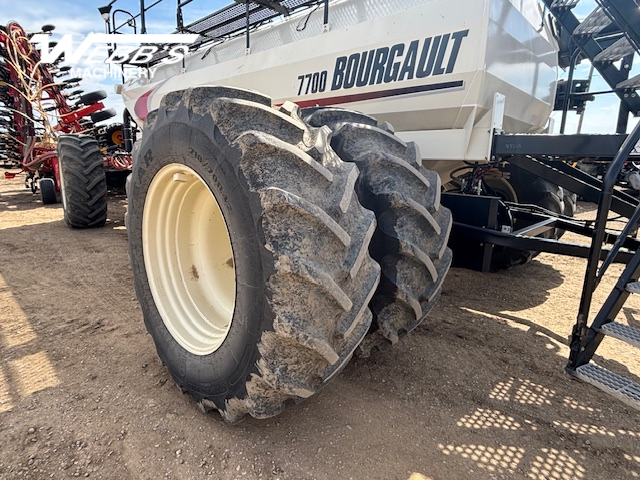 2014 Bourgault 3320,76HF/7700 Drill