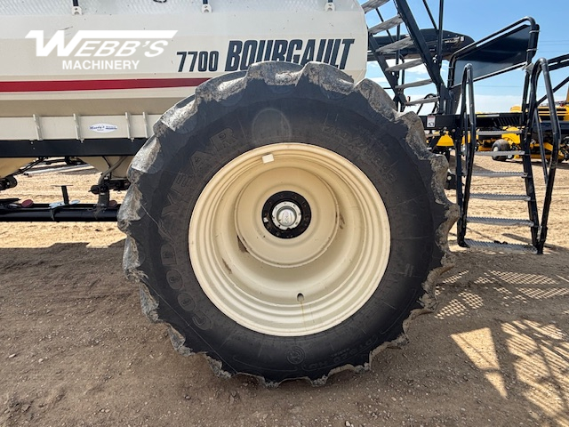 2014 Bourgault 3320,76HF/7700 Drill