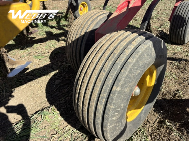 2018 Bourgault 9500-70 Chisel Plow