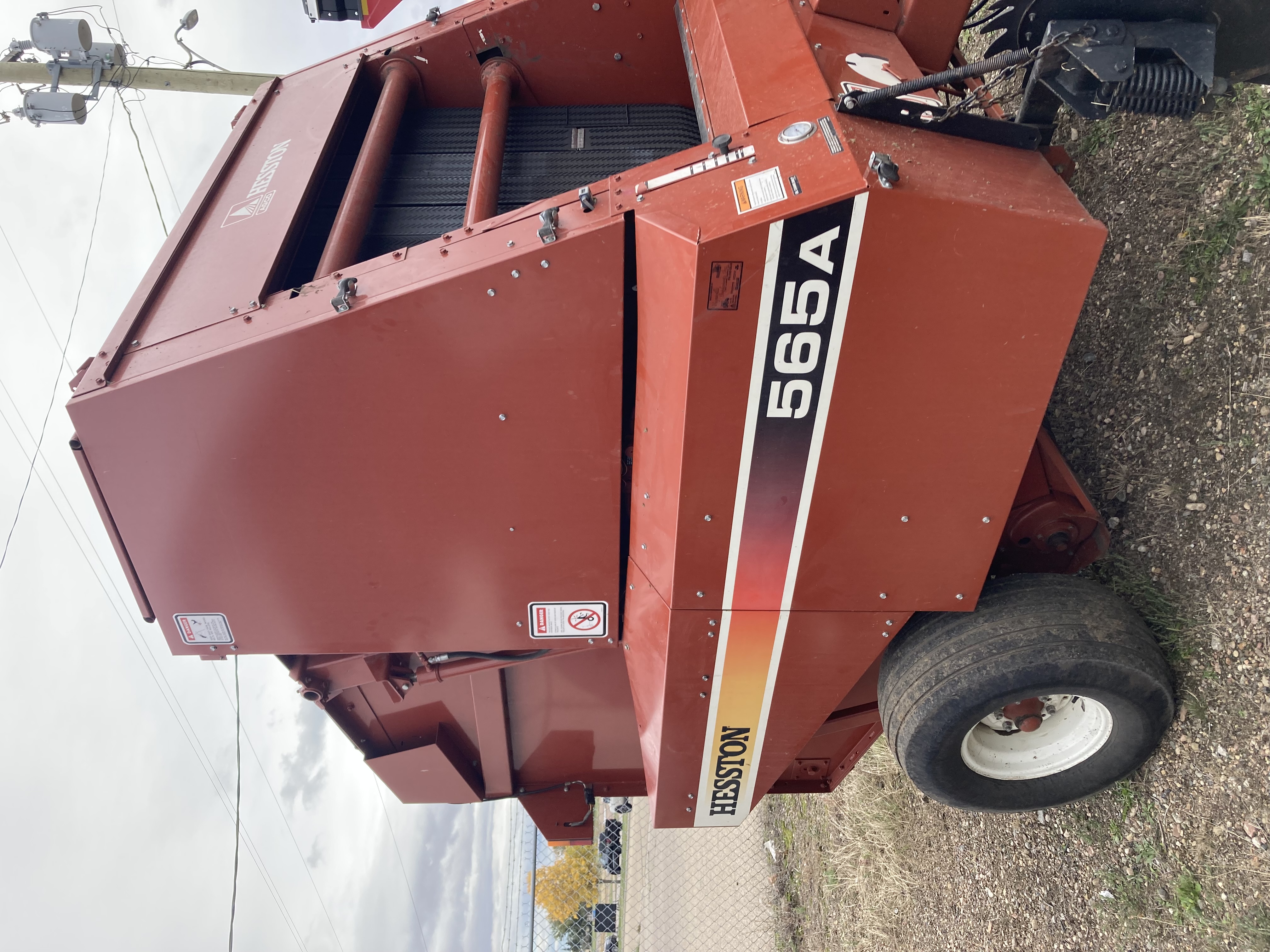 1998 AGCO Hesston 565A Baler/Round