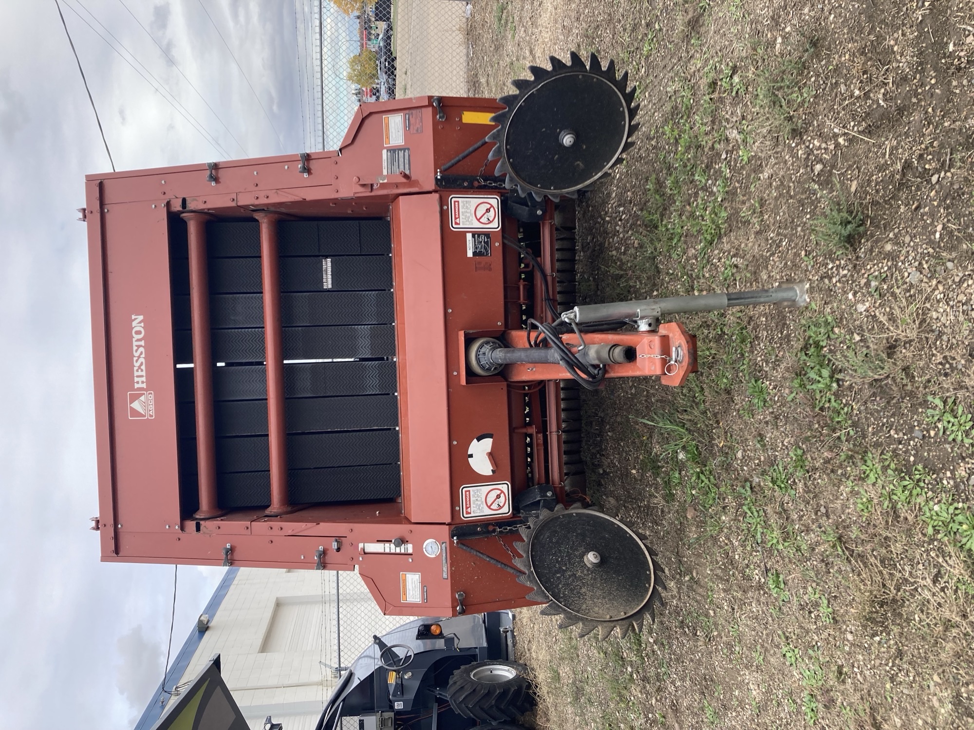 1998 AGCO Hesston 565A Baler/Round