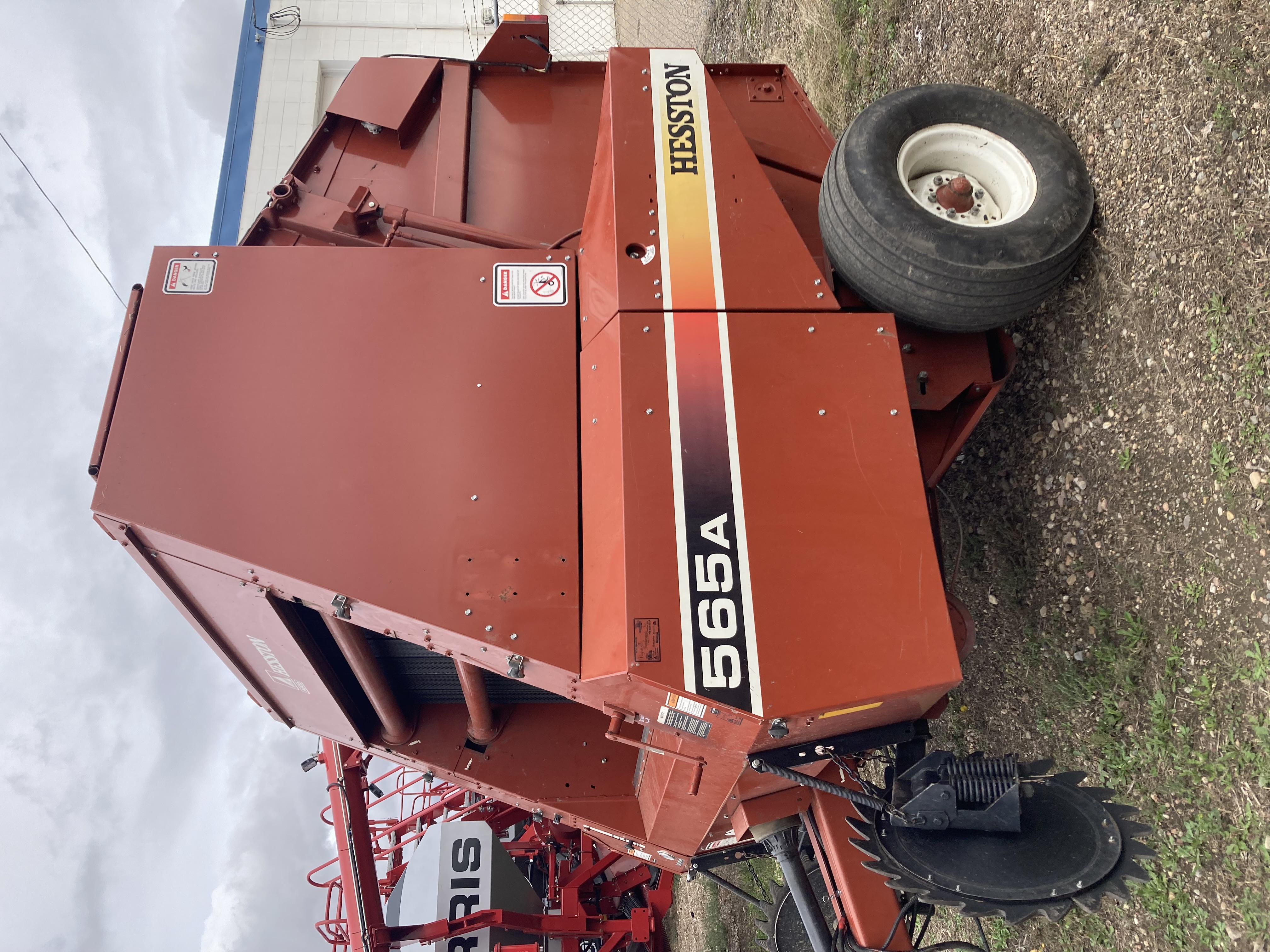 1998 AGCO Hesston 565A Baler/Round