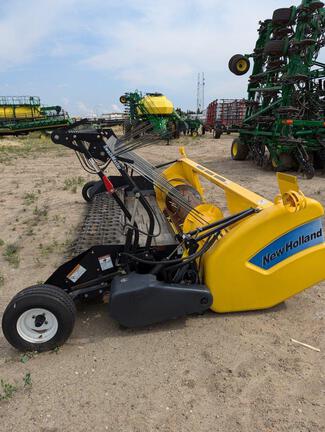 2006 New Holland CR9060 Combine