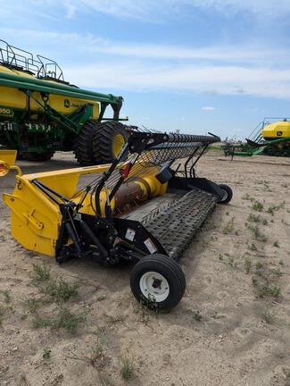 2006 New Holland CR9060 Combine