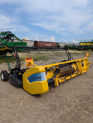 2006 New Holland CR9060 Combine