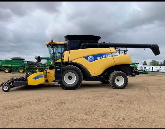 2006 New Holland CR9060 Combine