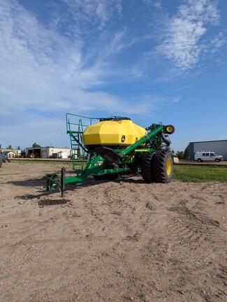 2014 John Deere 1870 & 1910 430 TBH Air Seeder