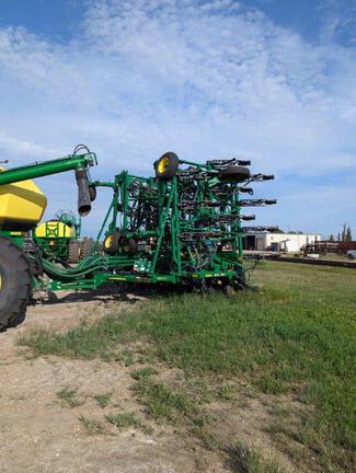 2014 John Deere 1870 & 1910 430 TBH Air Seeder