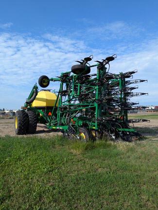 2014 John Deere 1870 & 1910 430 TBH Air Seeder