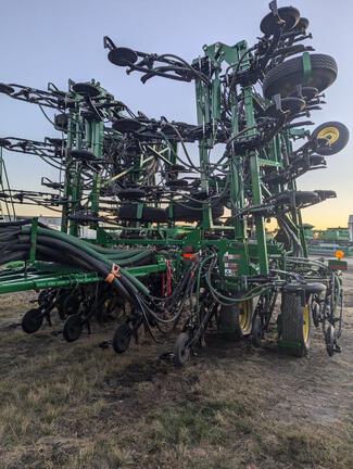 2017 John Deere 1870 & 1910 550 TBH Air Seeder