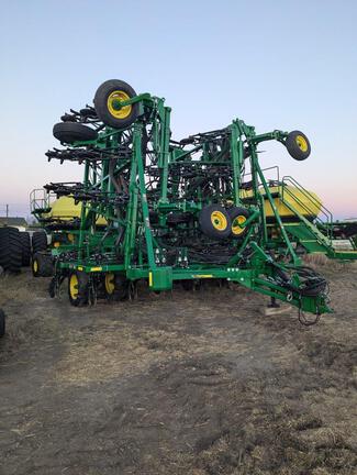 2017 John Deere 1870 & 1910 550 TBH Air Seeder